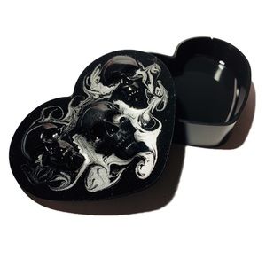 Black and silver skull lash box
